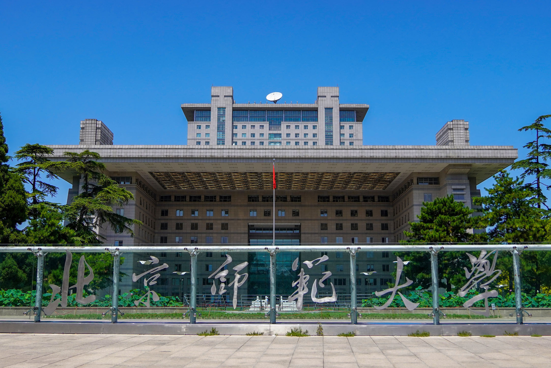 c28e647b4410a0aef68100e6347e22b1_crop,w_2243,h_1496,x_0,y_31